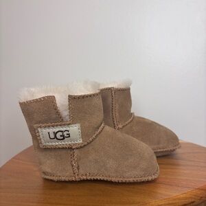 UGG Baby Chestnut Sheepskin Lined Crib Boots Booties size 2